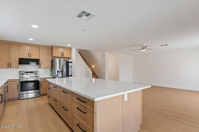 2289 W Hayden Peak Drive, San Tan Valley, AZ 85144