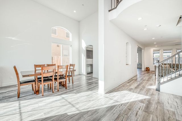1676 Las Rosas Ave, Clovis, CA 93619