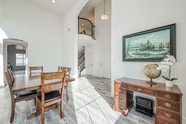 1676 Las Rosas Ave, Clovis, CA 93619