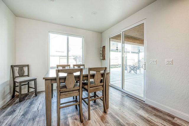 1676 Las Rosas Ave, Clovis, CA 93619