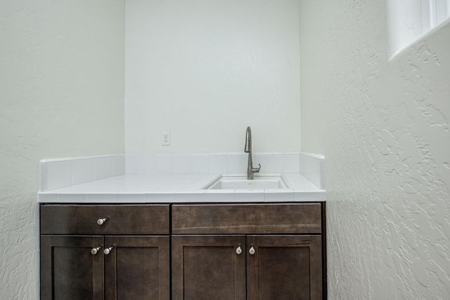 1676 Las Rosas Ave, Clovis, CA 93619
