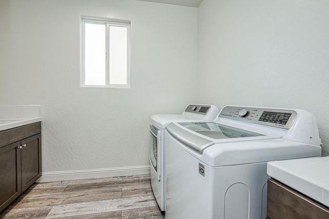 1676 Las Rosas Ave, Clovis, CA 93619