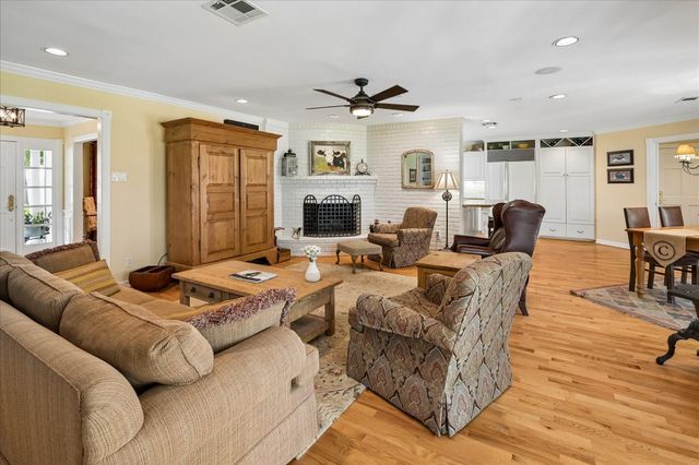 12122 Kimberley Lane, Houston, TX 77024