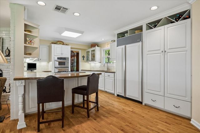 12122 Kimberley Lane, Houston, TX 77024