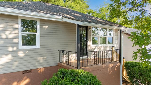 1130 N Chamberlain Avenue, Chattanooga, TN 37406