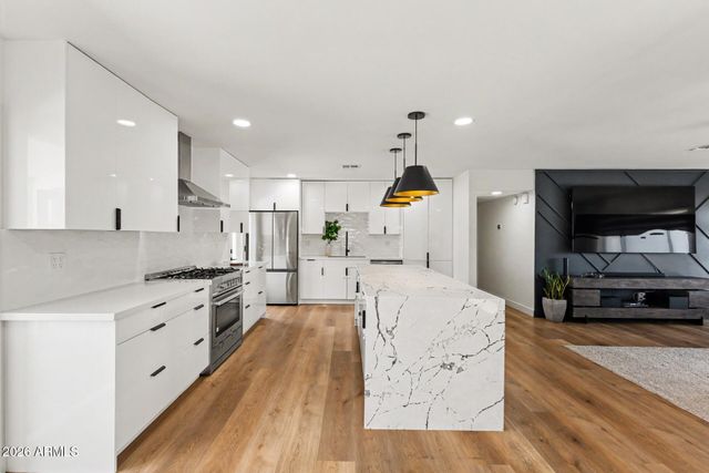 8024 E HUBBELL Street, Scottsdale, AZ 85257