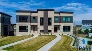 2714 S Oriya Pl Place, Sioux Falls, SD 57106