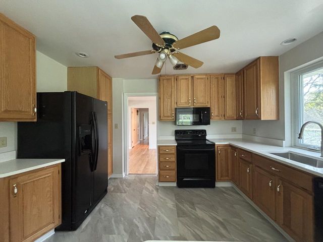 N50W16323 Pin Oak COURT, Menomonee Falls, WI 53051
