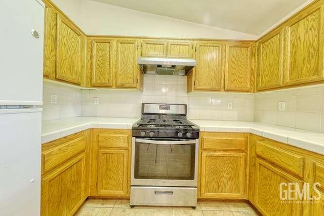 327 Fern Meadow Drive, Bakersfield, CA 93308