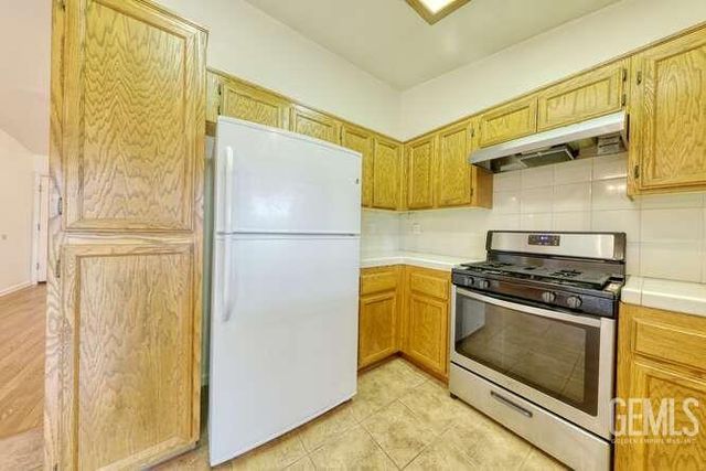 327 Fern Meadow Drive, Bakersfield, CA 93308