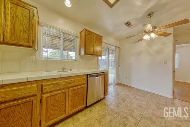 327 Fern Meadow Drive, Bakersfield, CA 93308