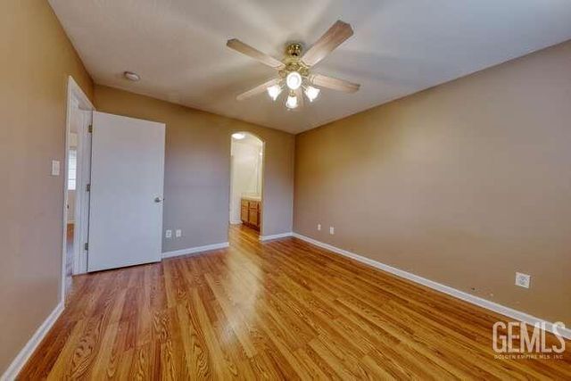 327 Fern Meadow Drive, Bakersfield, CA 93308