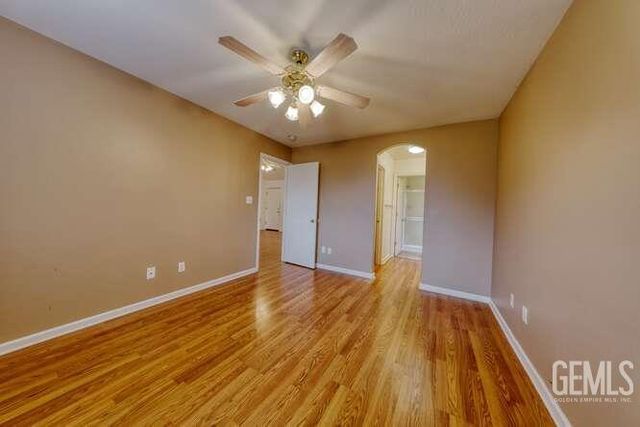 327 Fern Meadow Drive, Bakersfield, CA 93308