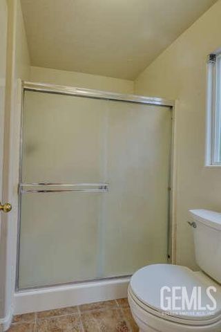 327 Fern Meadow Drive, Bakersfield, CA 93308