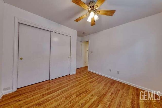 327 Fern Meadow Drive, Bakersfield, CA 93308