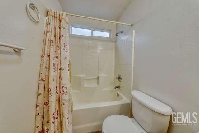 327 Fern Meadow Drive, Bakersfield, CA 93308