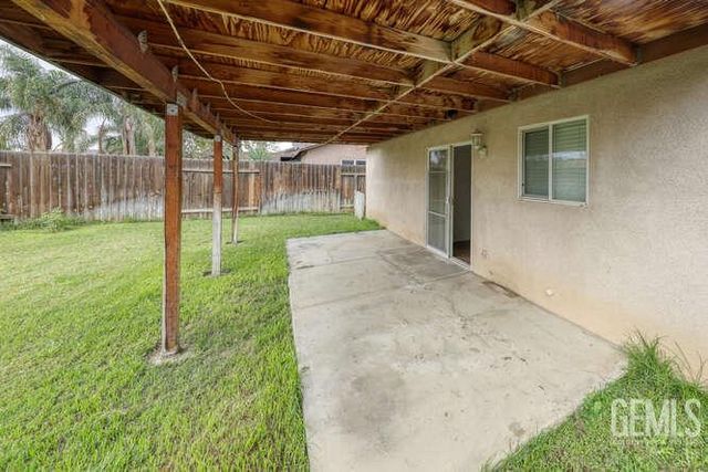 327 Fern Meadow Drive, Bakersfield, CA 93308