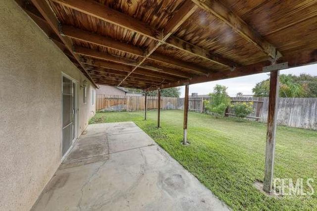 327 Fern Meadow Drive, Bakersfield, CA 93308