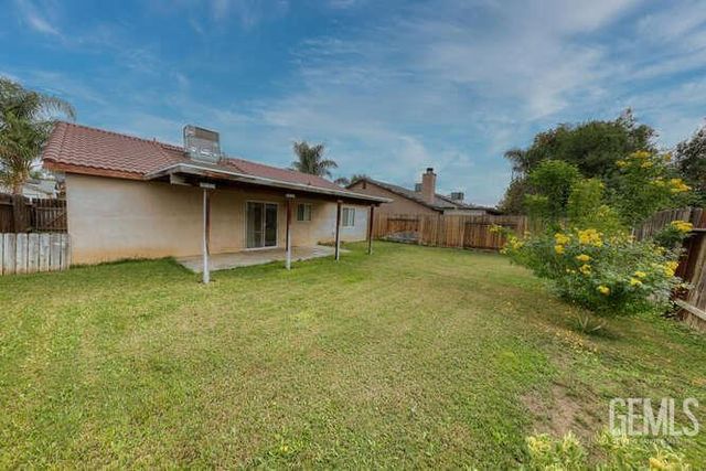 327 Fern Meadow Drive, Bakersfield, CA 93308