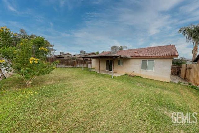 327 Fern Meadow Drive, Bakersfield, CA 93308