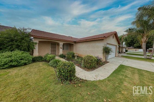 327 Fern Meadow Drive, Bakersfield, CA 93308