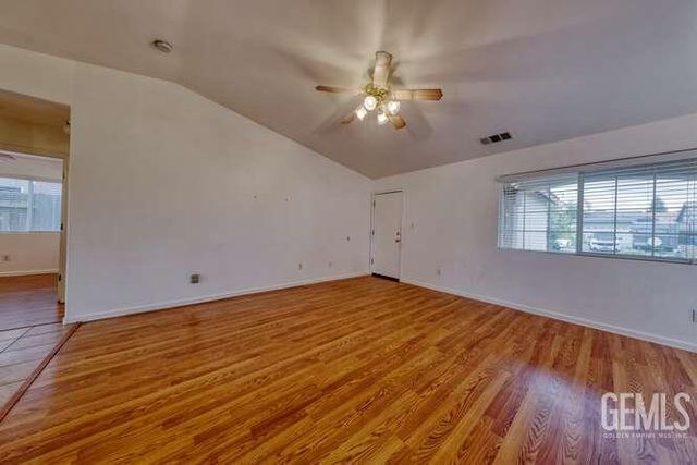 327 Fern Meadow Drive, Bakersfield, CA 93308