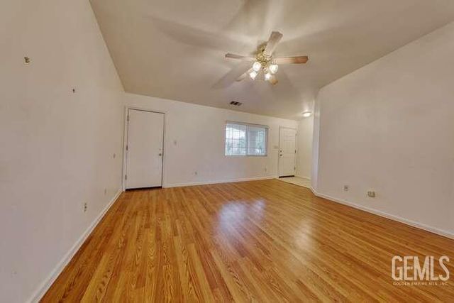 327 Fern Meadow Drive, Bakersfield, CA 93308