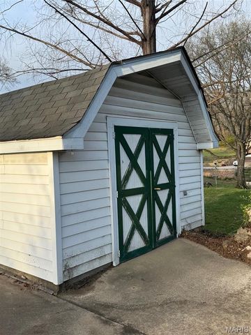 1105 James Street, Washington, MO 63090