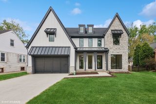 613 S Chatham Avenue, Elmhurst, IL 60126