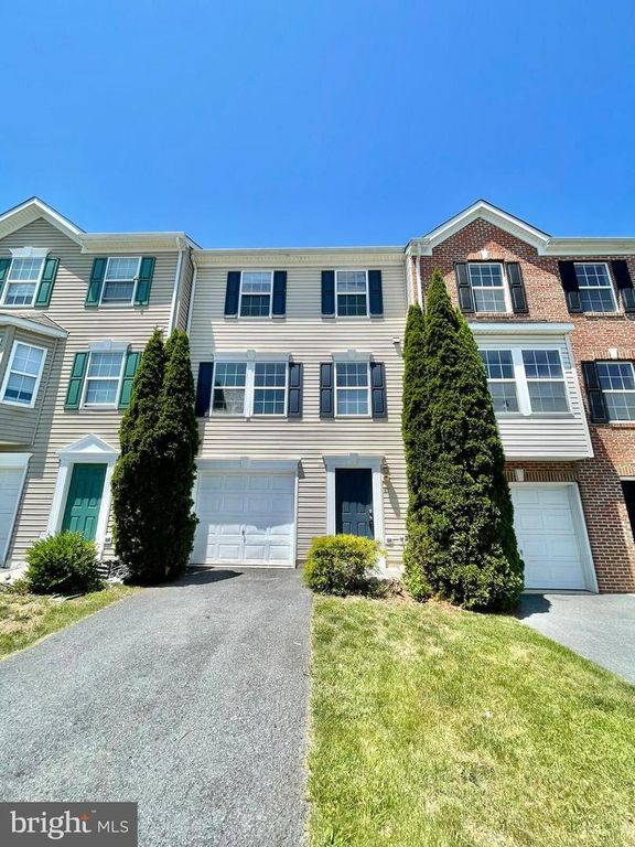 61 QUARTZ RD, Martinsburg, WV 25404