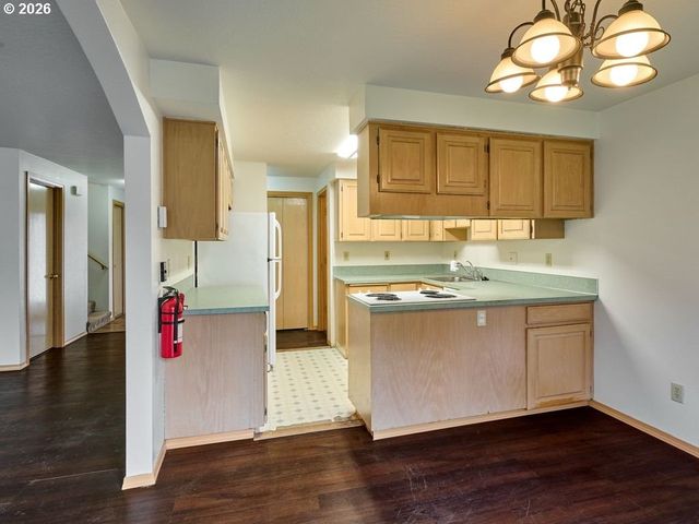 1048 BIRCHWOOD Dr, Oregon City, OR 97045