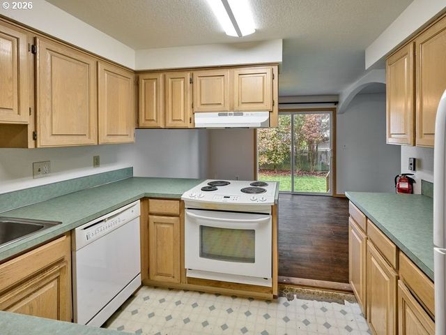 1048 BIRCHWOOD Dr, Oregon City, OR 97045