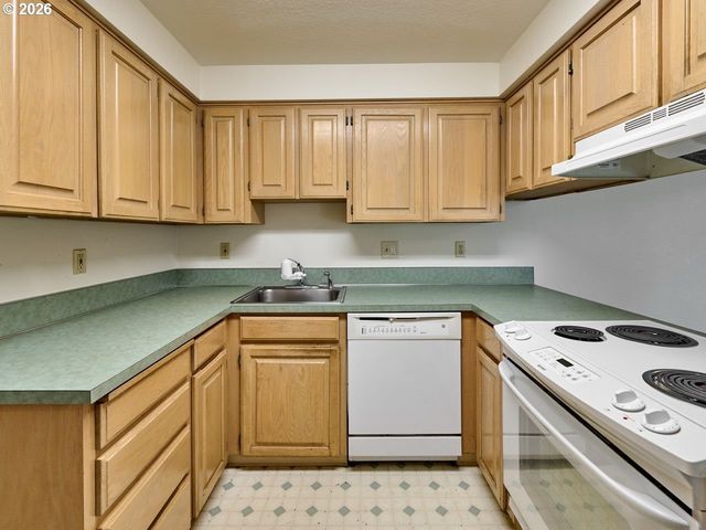 1048 BIRCHWOOD Dr, Oregon City, OR 97045