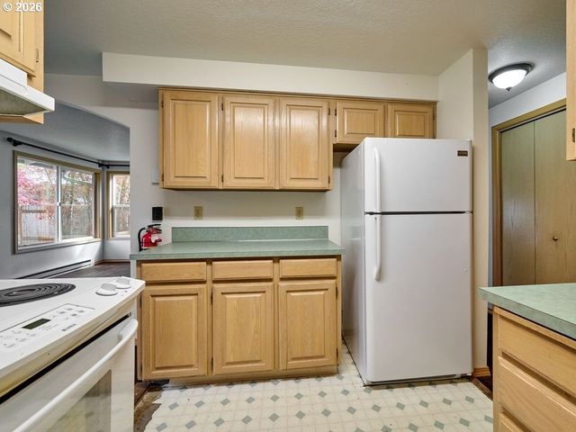 1048 BIRCHWOOD Dr, Oregon City, OR 97045