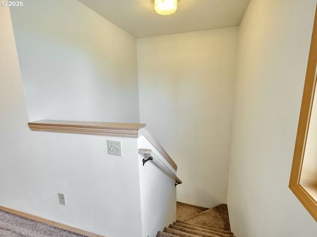 1048 BIRCHWOOD Dr, Oregon City, OR 97045
