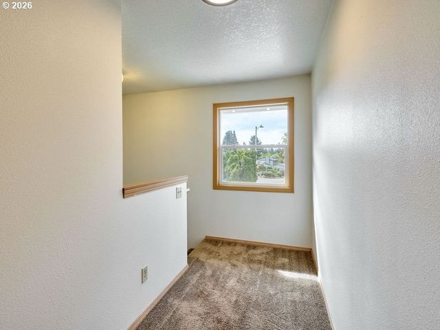 1048 BIRCHWOOD Dr, Oregon City, OR 97045