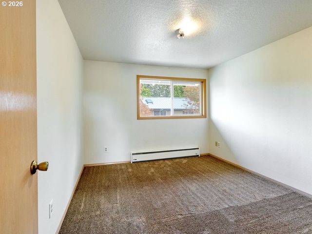 1048 BIRCHWOOD Dr, Oregon City, OR 97045