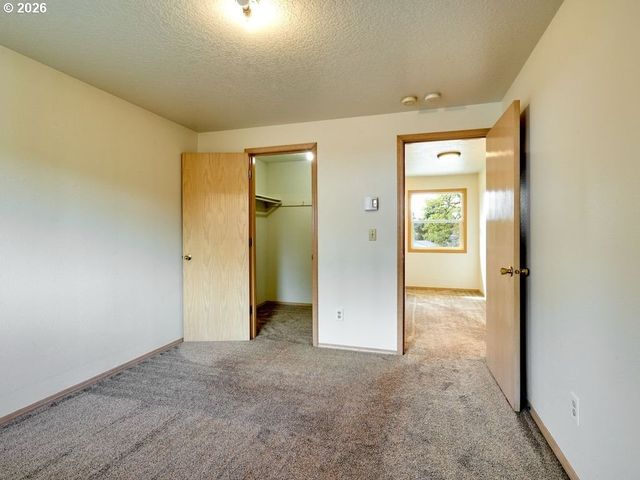 1048 BIRCHWOOD Dr, Oregon City, OR 97045
