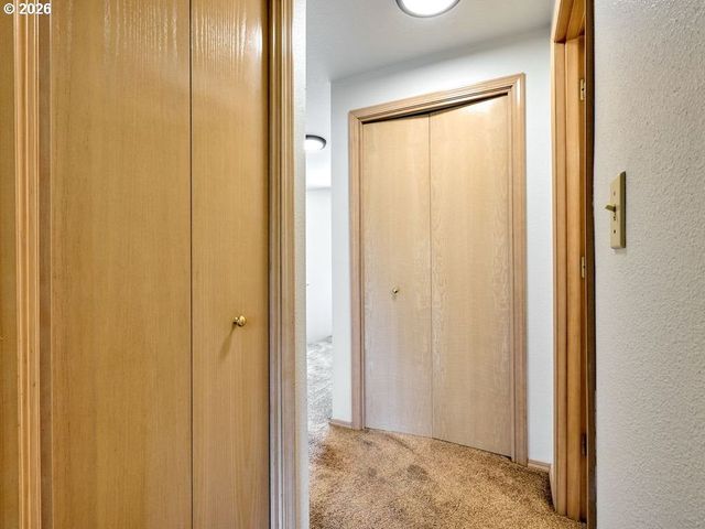 1048 BIRCHWOOD Dr, Oregon City, OR 97045
