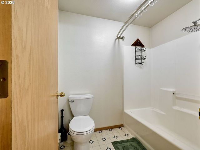 1048 BIRCHWOOD Dr, Oregon City, OR 97045