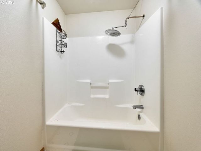 1048 BIRCHWOOD Dr, Oregon City, OR 97045