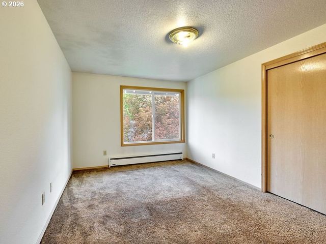 1048 BIRCHWOOD Dr, Oregon City, OR 97045