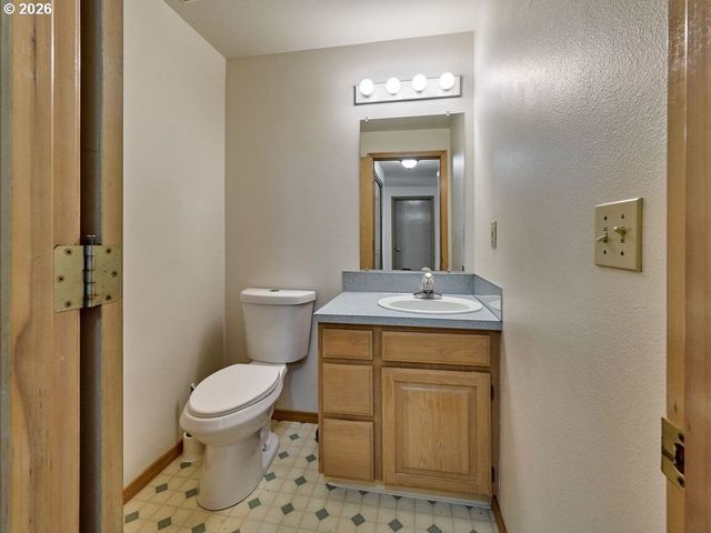 1048 BIRCHWOOD Dr, Oregon City, OR 97045