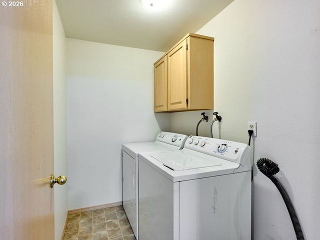 1048 BIRCHWOOD Dr, Oregon City, OR 97045