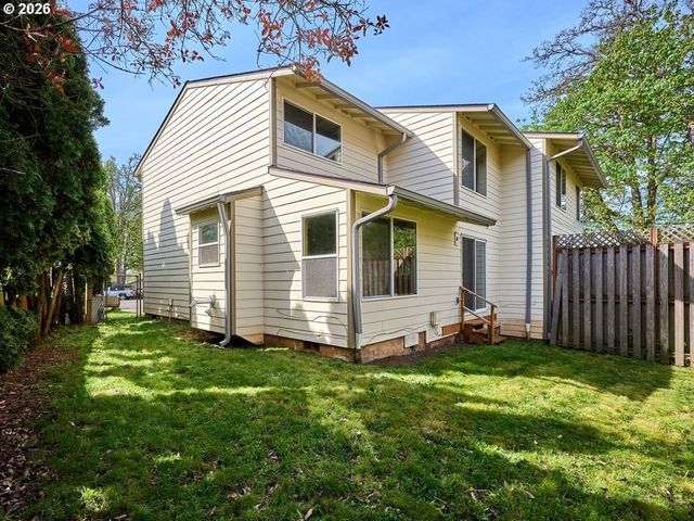 1048 BIRCHWOOD Dr, Oregon City, OR 97045
