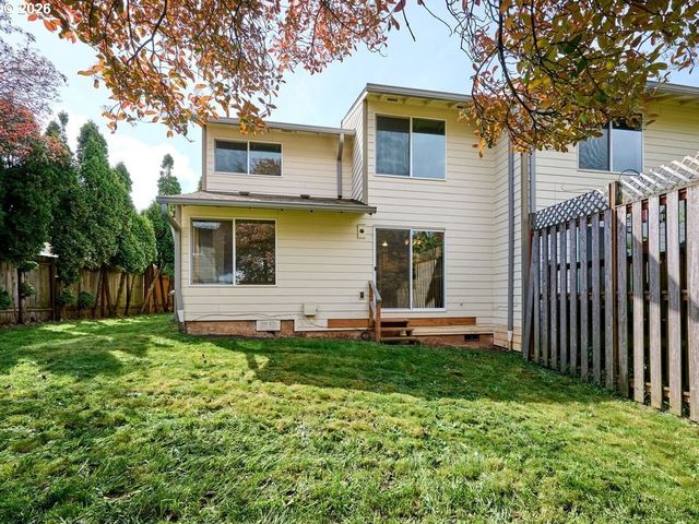 1048 BIRCHWOOD Dr, Oregon City, OR 97045
