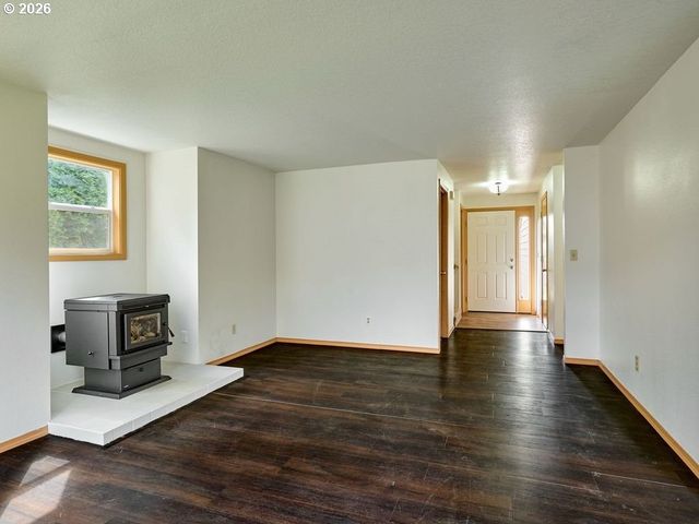 1048 BIRCHWOOD Dr, Oregon City, OR 97045