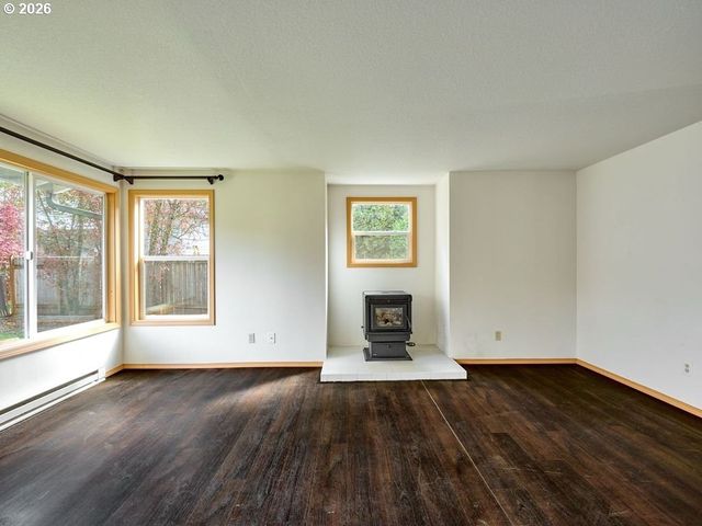 1048 BIRCHWOOD Dr, Oregon City, OR 97045
