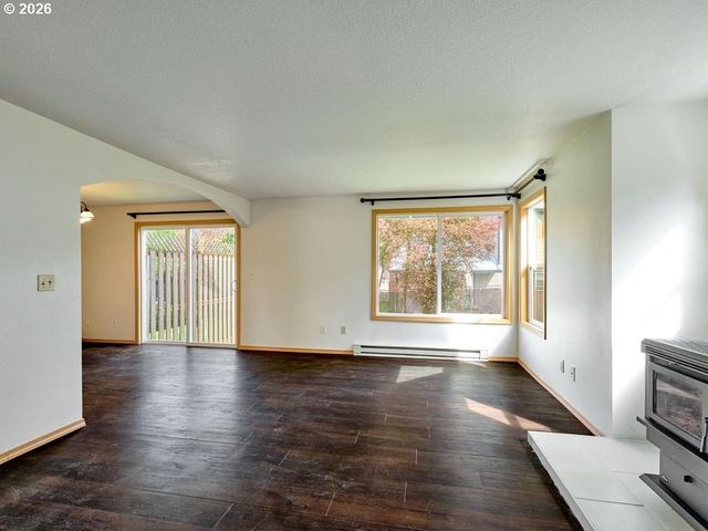 1048 BIRCHWOOD Dr, Oregon City, OR 97045
