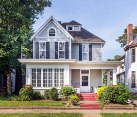 817 SE Riverside Drive, Evansville, IN 47713